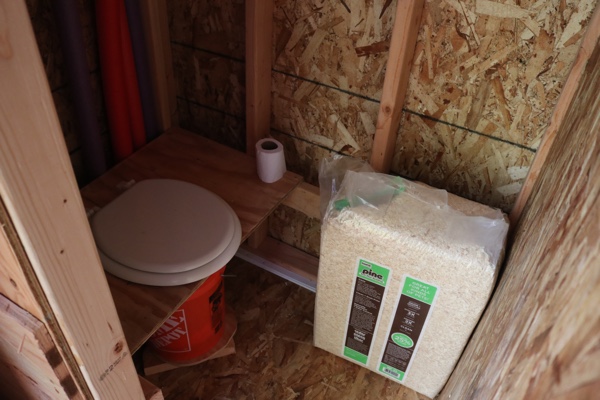 Pine shavings for hamster cages and loos